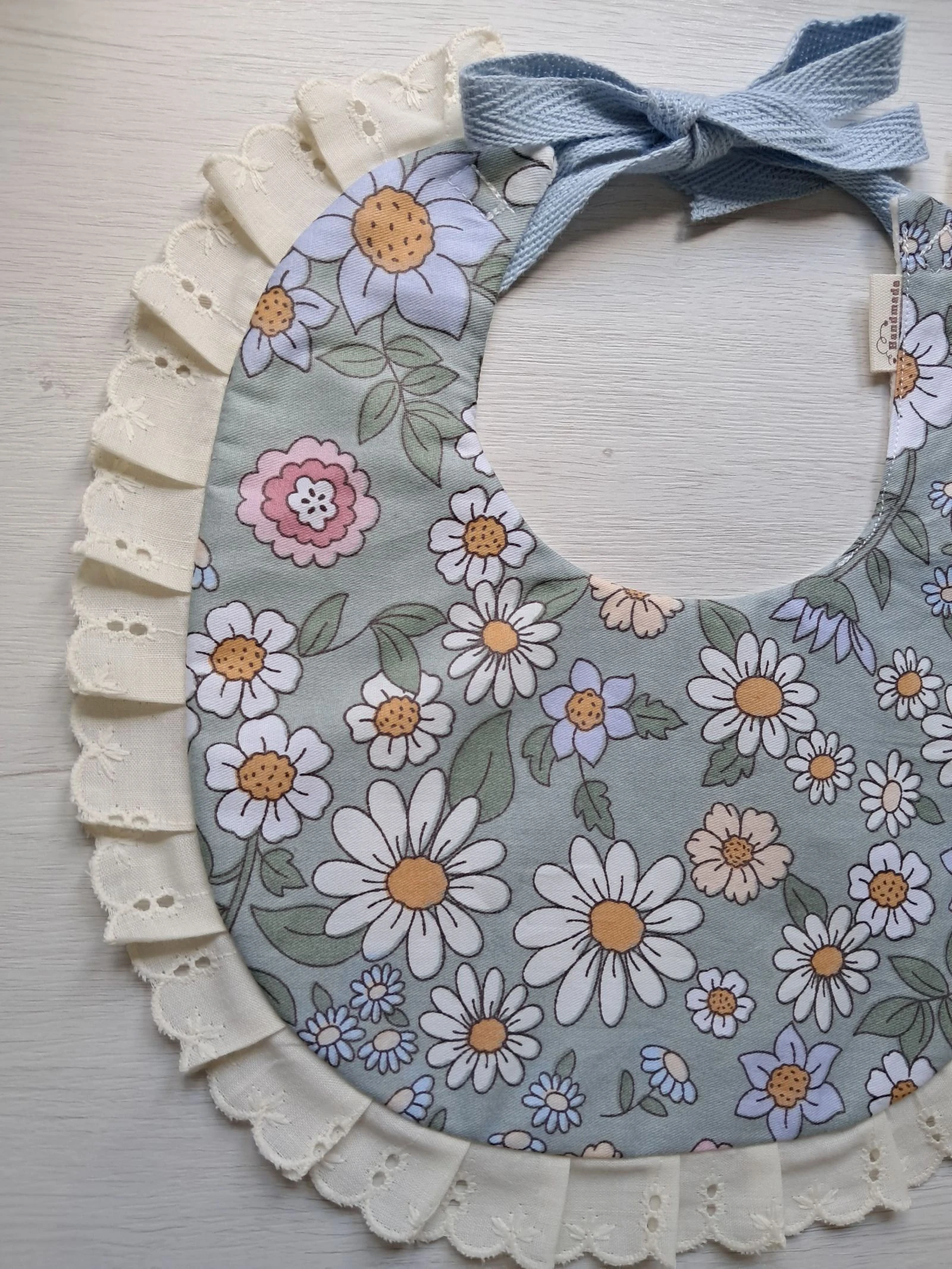 Floral bib neck – photo 4